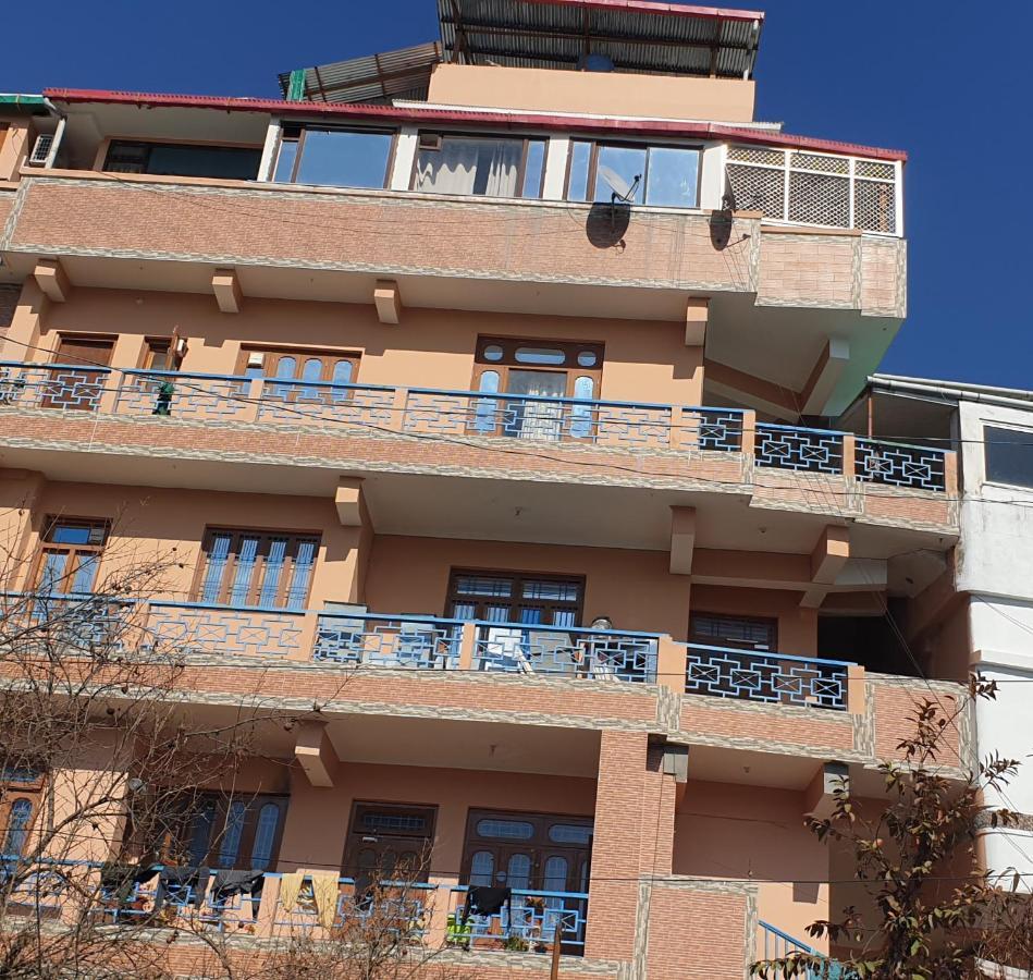 Hotel Pushpanjal And Banquet Pithorāgarh Eksteriør billede